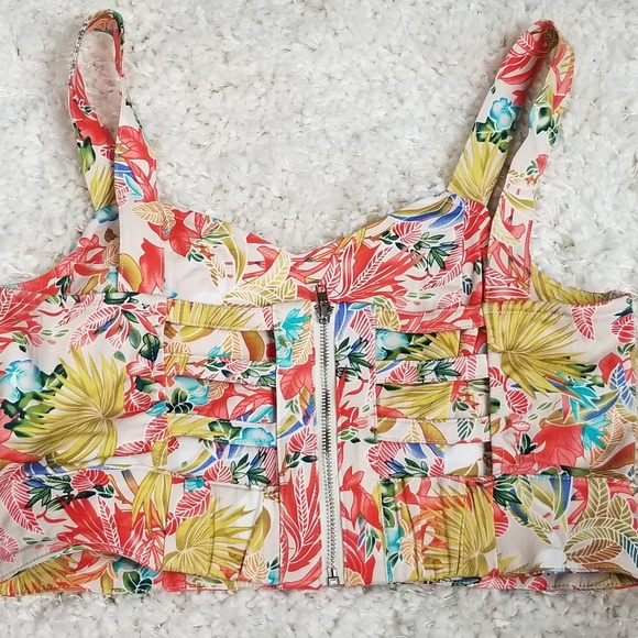 SOLD...Fifty Street Halter Crop Top Tropical Print - Picture 2 of 4